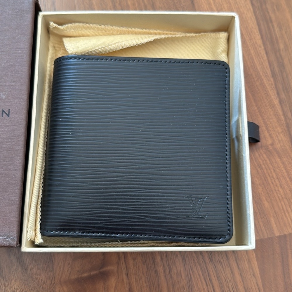 RARE authentic Louis Vuitton Marco wallet epi leather